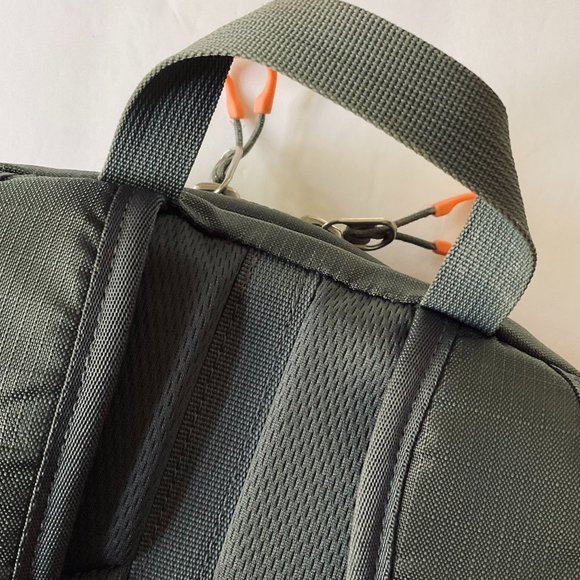 THULE "EnRoute Strut" Backpack EUC - Picture 3 of 10